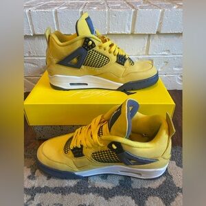 Air Jordan 4 Retro Lightning Men’s Size 9
